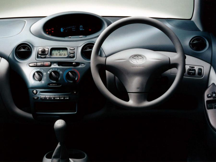 Toyota Yaris 5-Door 1999 года  (UK) (фото 12 из 16)